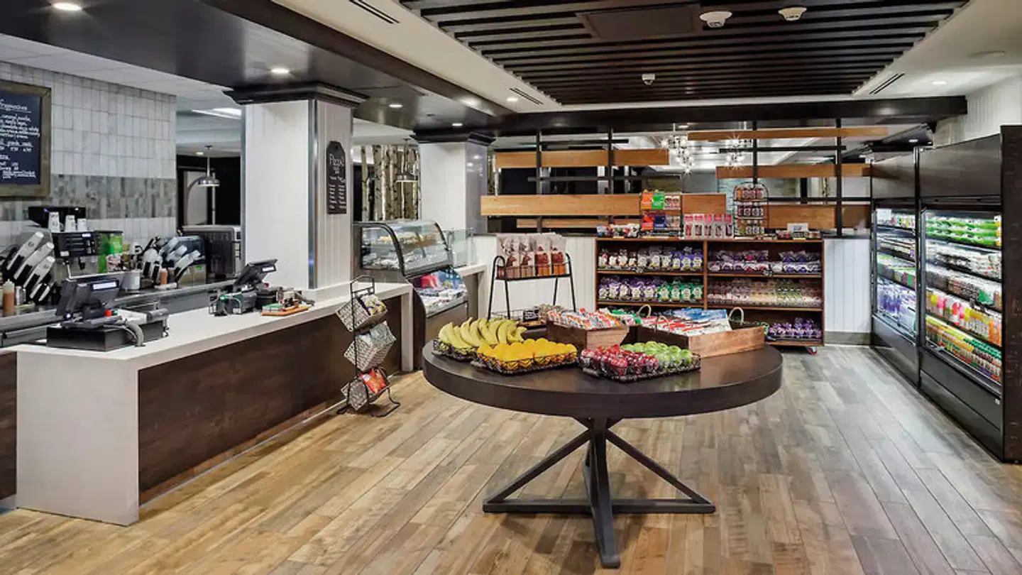 DoubleTree by Hilton Hotel Denver Bar