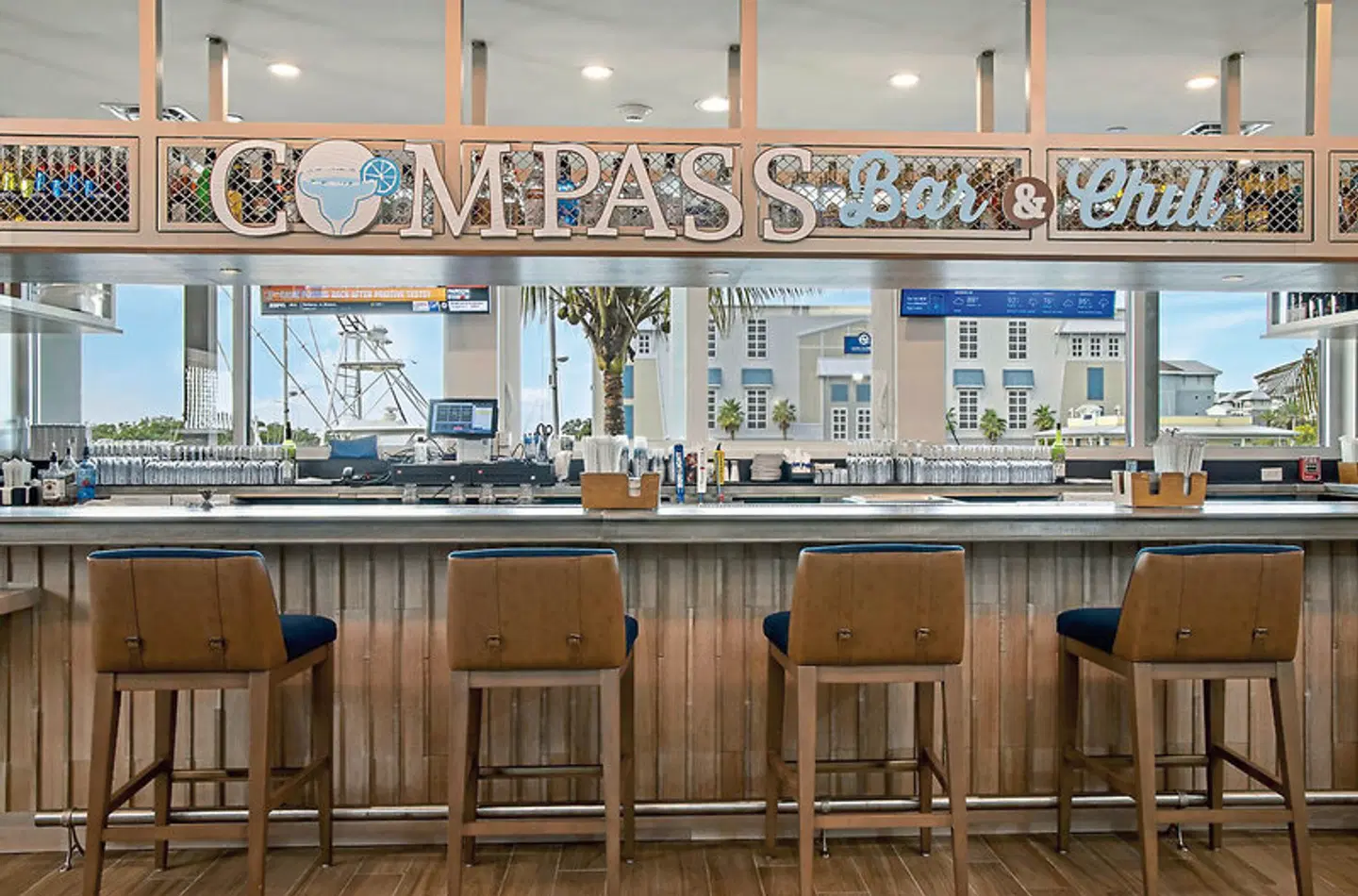 Compass Hotel by Margaritaville Anna Maria Sound Bar