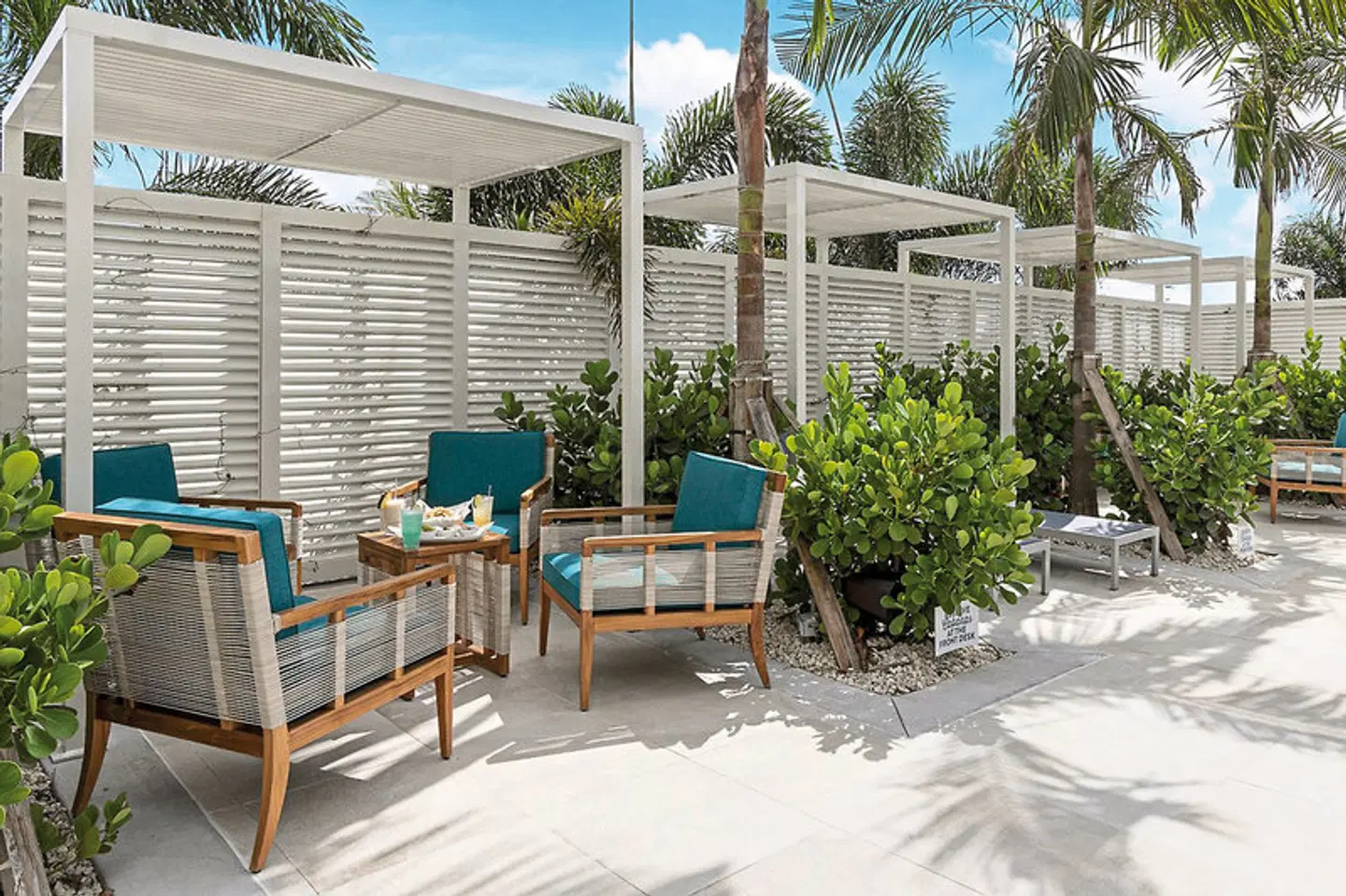 Compass Hotel by Margaritaville Anna Maria Sound Terrasse
