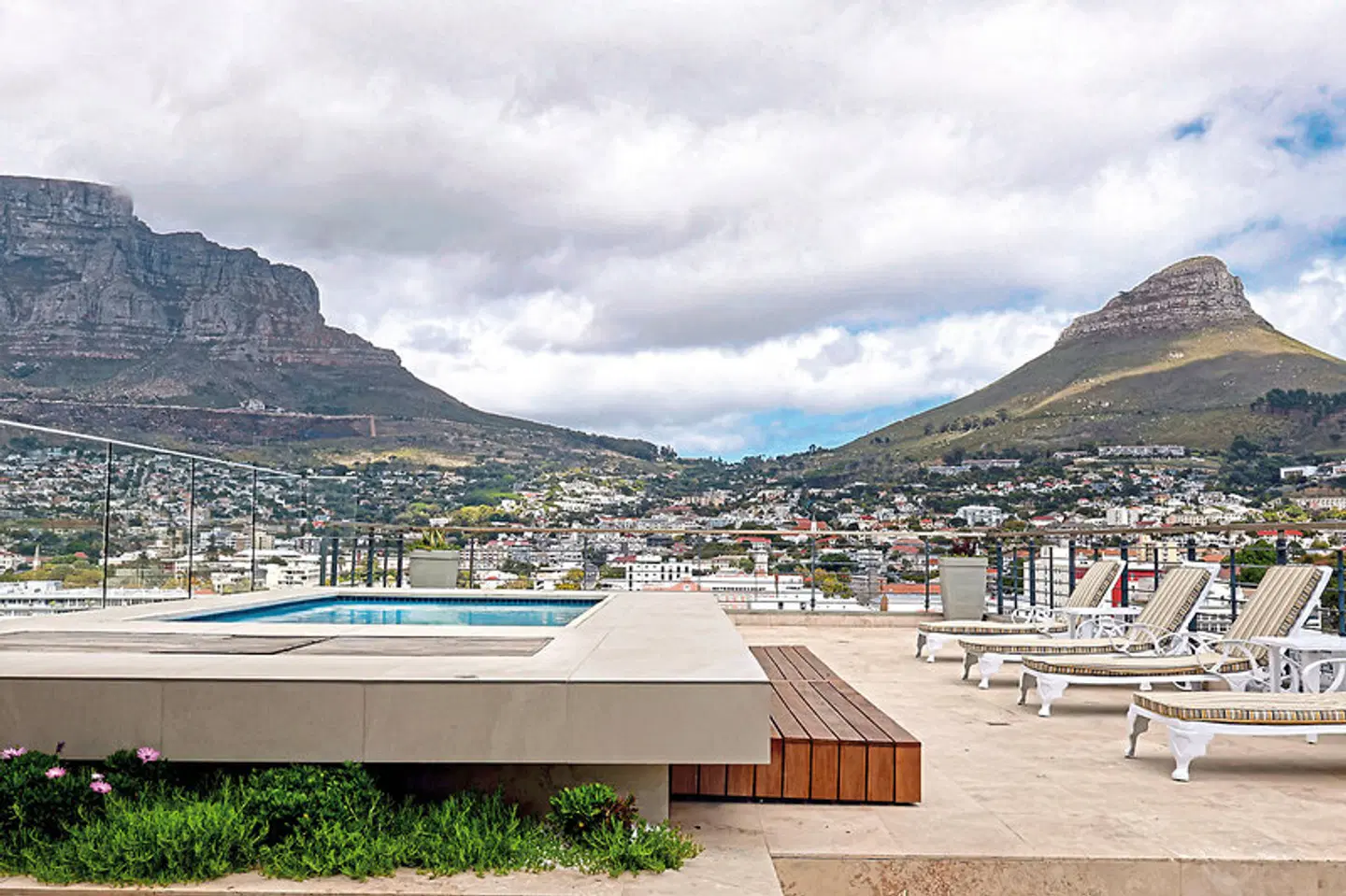 Pepperclub Hotel LANDSCAPE
