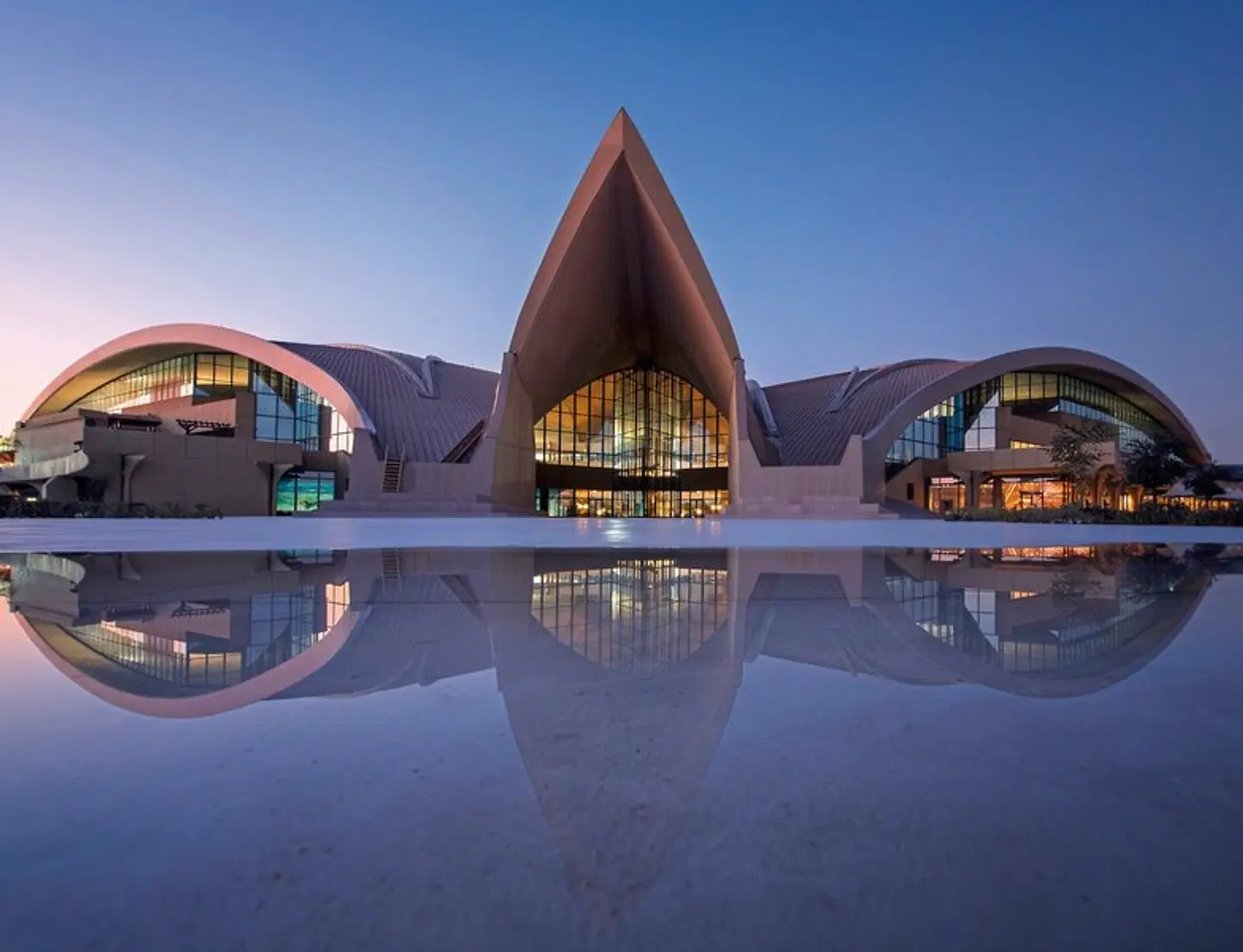 Erth Abu Dhabi OUTDOOR_POOL