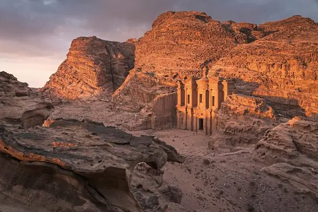 Jordanien: Mosaike, Felsenstätte und heilendes Wasser LANDSCAPE