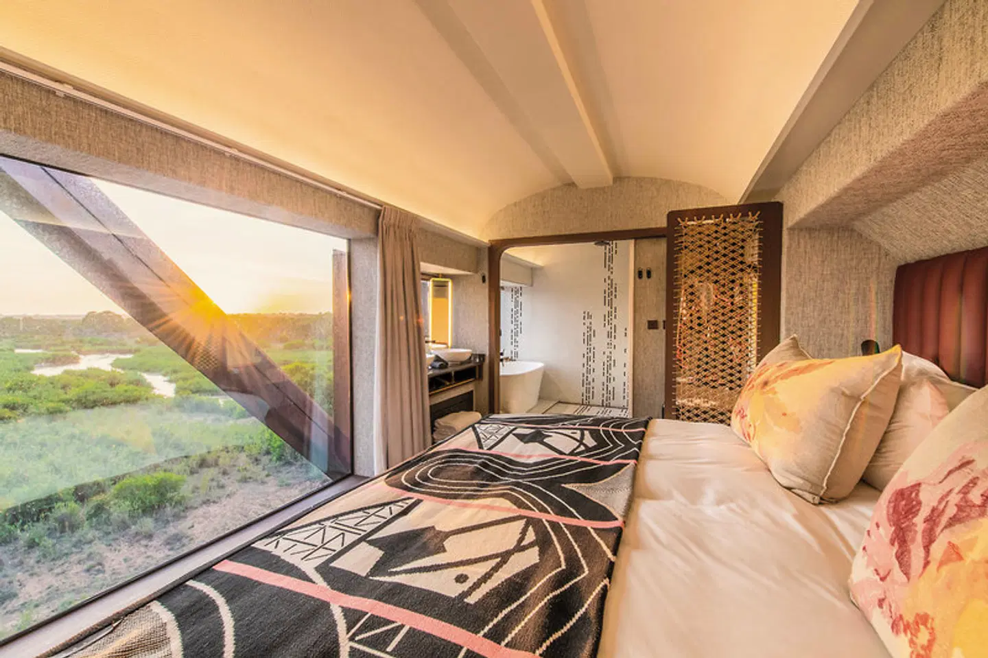 Kruger Shalati - The Train on the Bridge ROOM_EXAMPLE