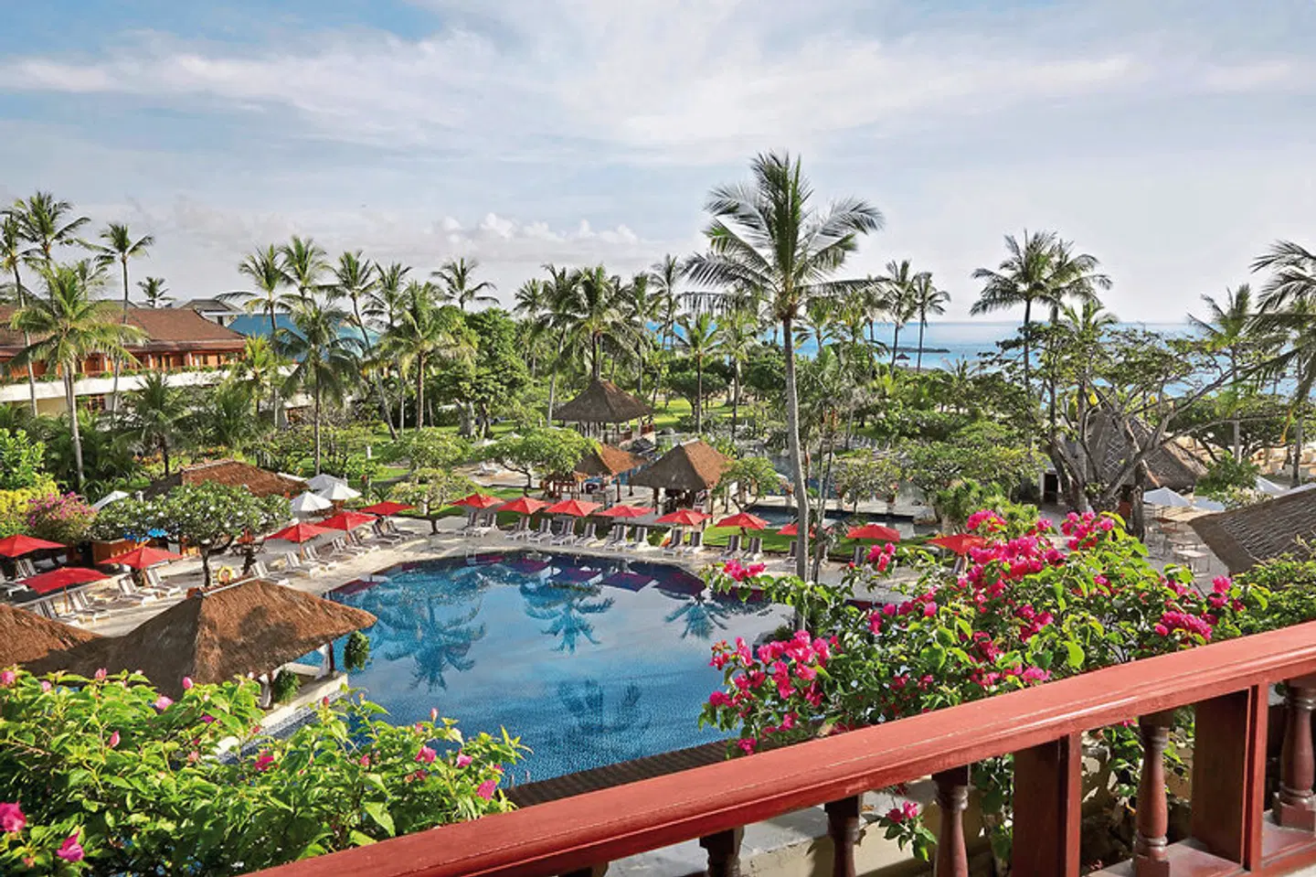 Nusa Dua Beach Hotel & Spa OUTDOOR_POOL