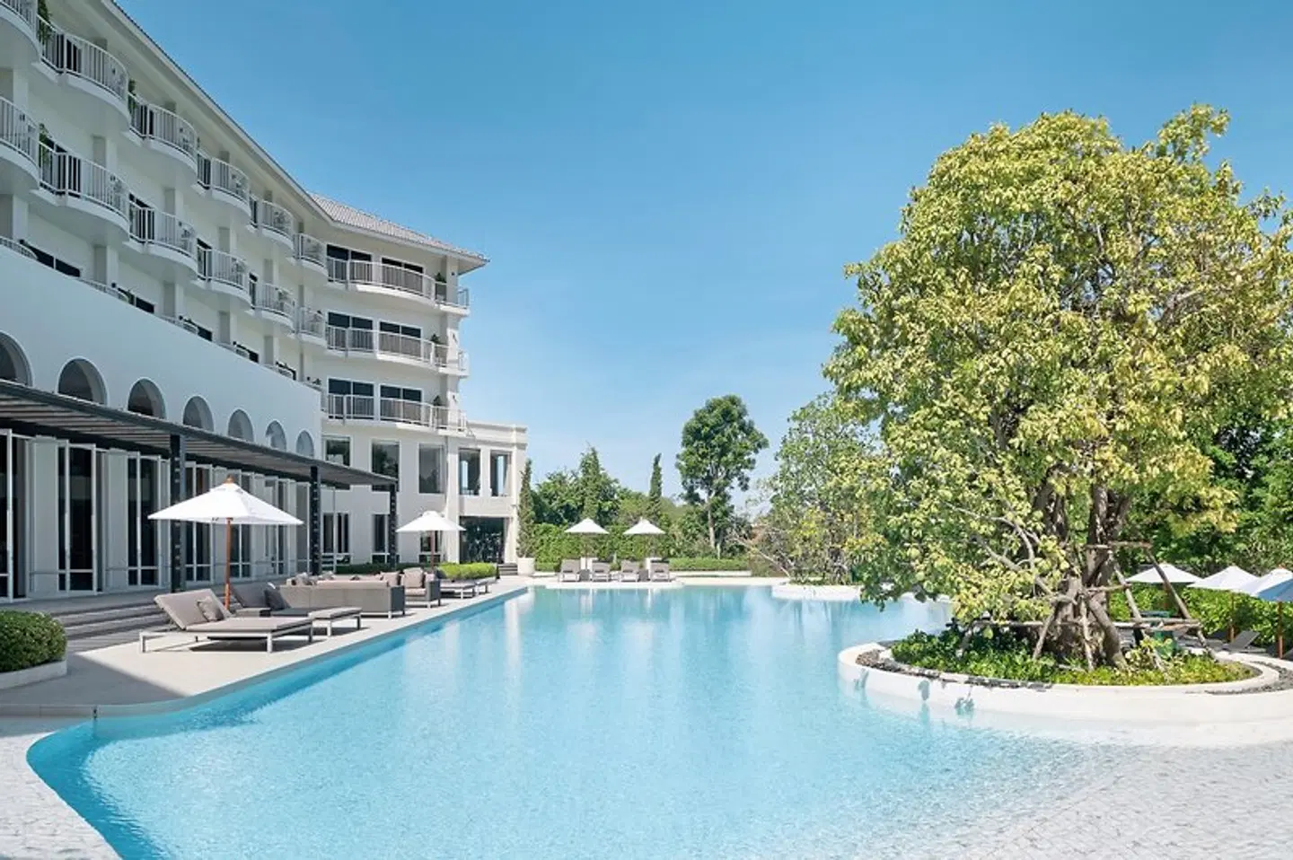 Cross Pattaya Pratamnak OUTDOOR_POOL