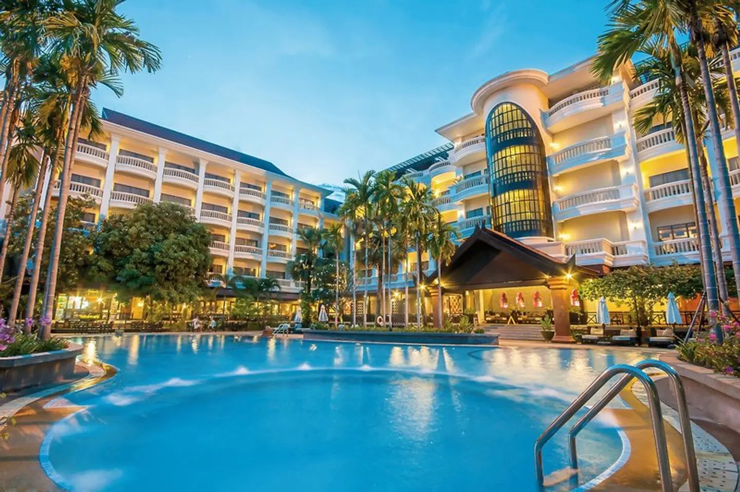 Borei Angkor Resort & Spa OUTDOOR_POOL
