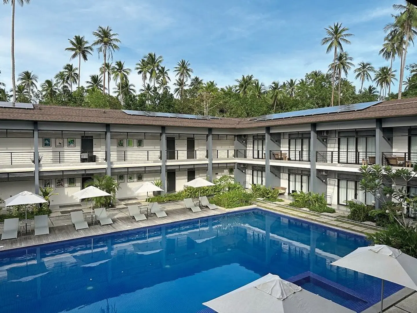 Huni Lio OUTDOOR_POOL
