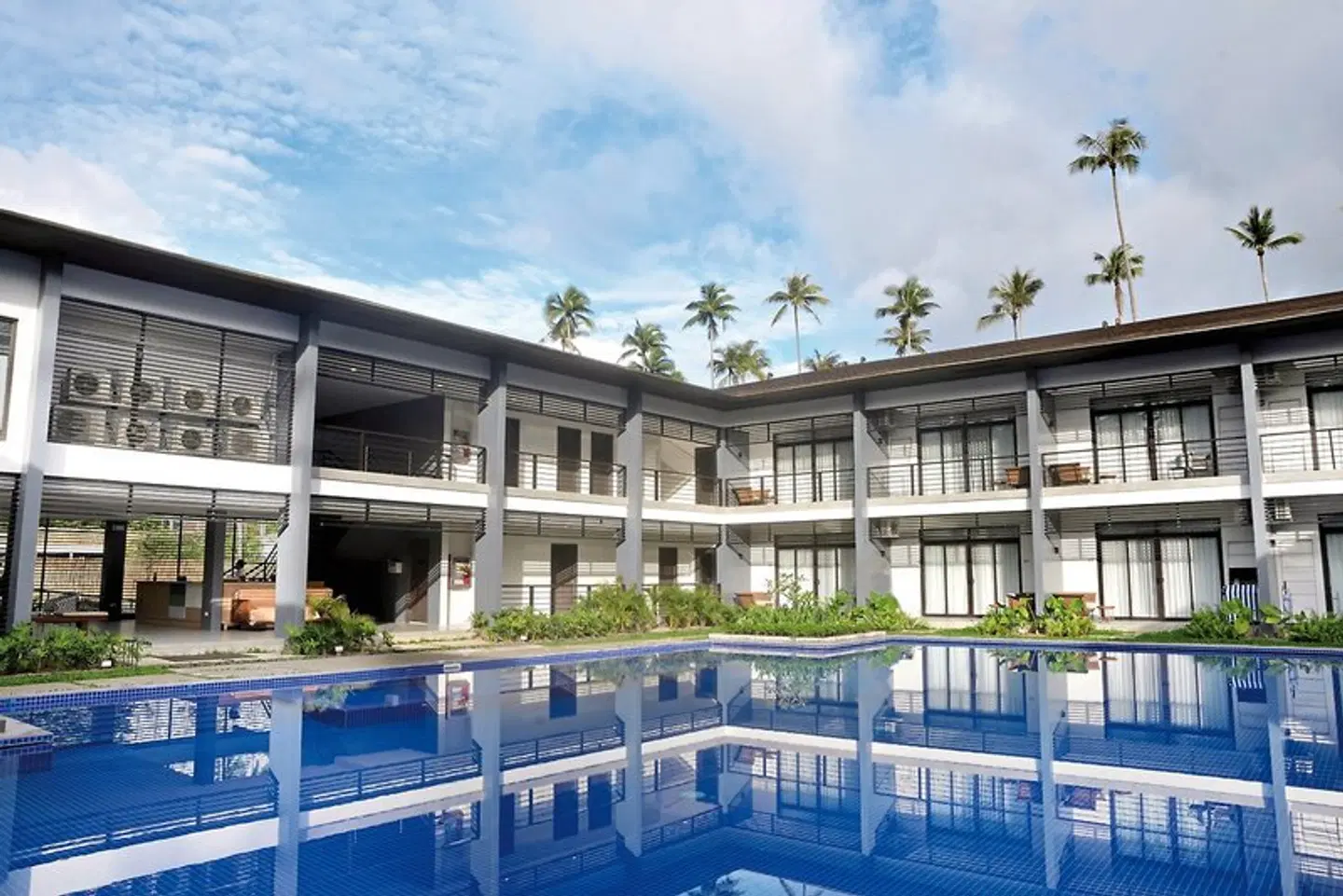 Huni Lio OUTDOOR_POOL