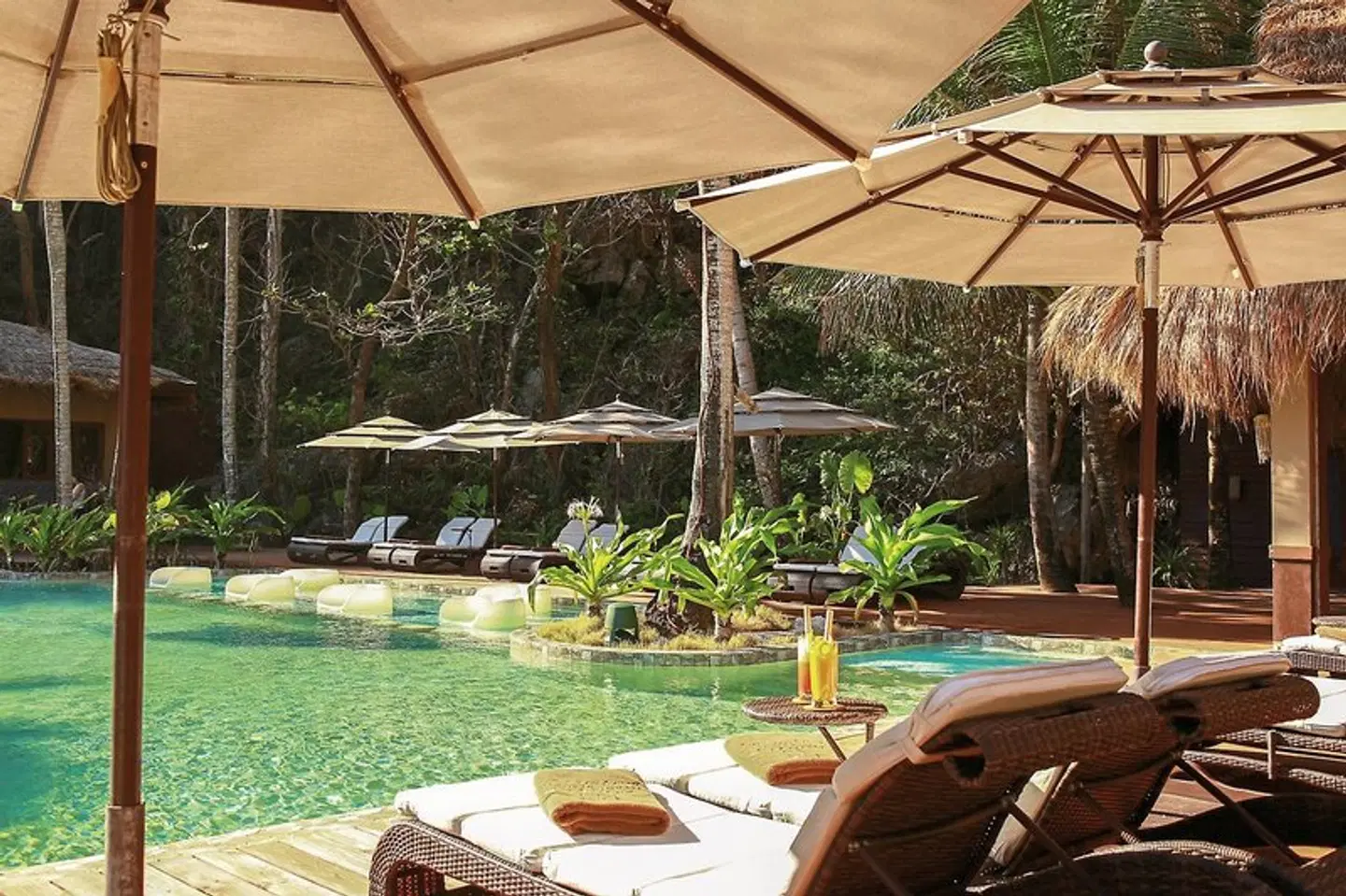 Cauayan Island Resort OUTDOOR_POOL