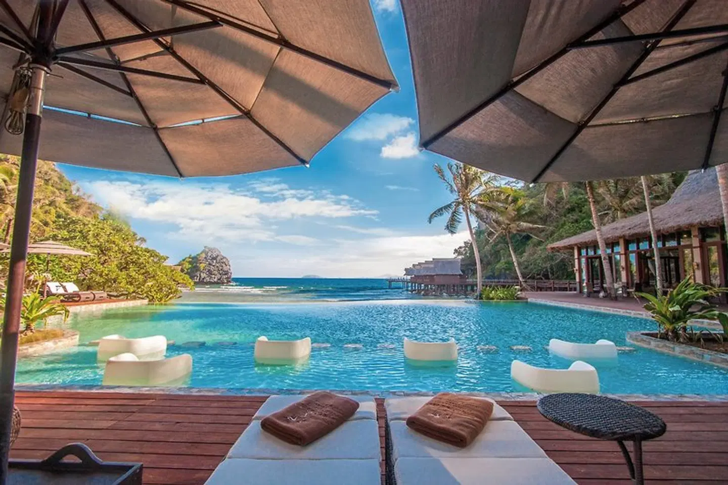 Cauayan Island Resort Hallenbad