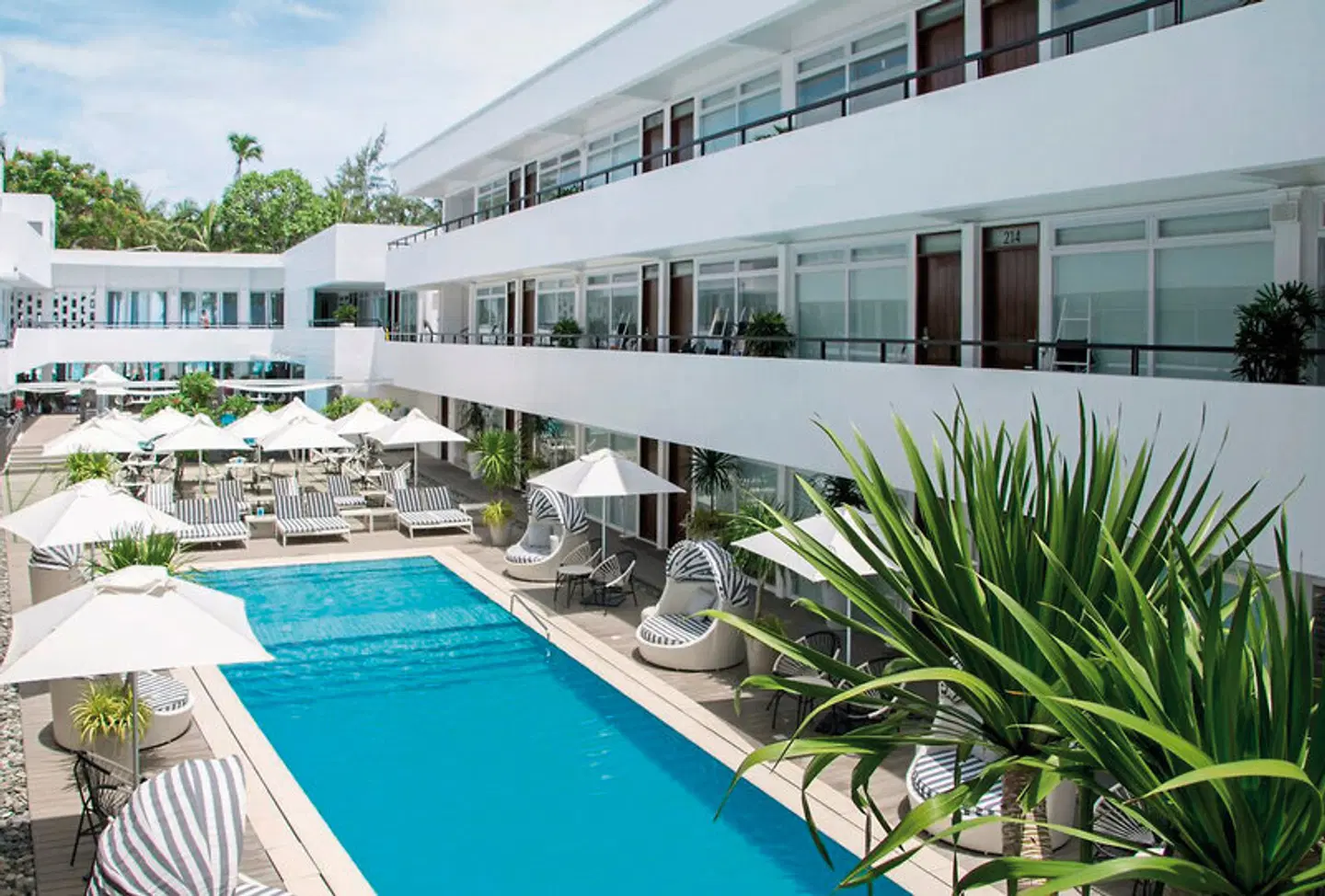 Coast OUTDOOR_POOL