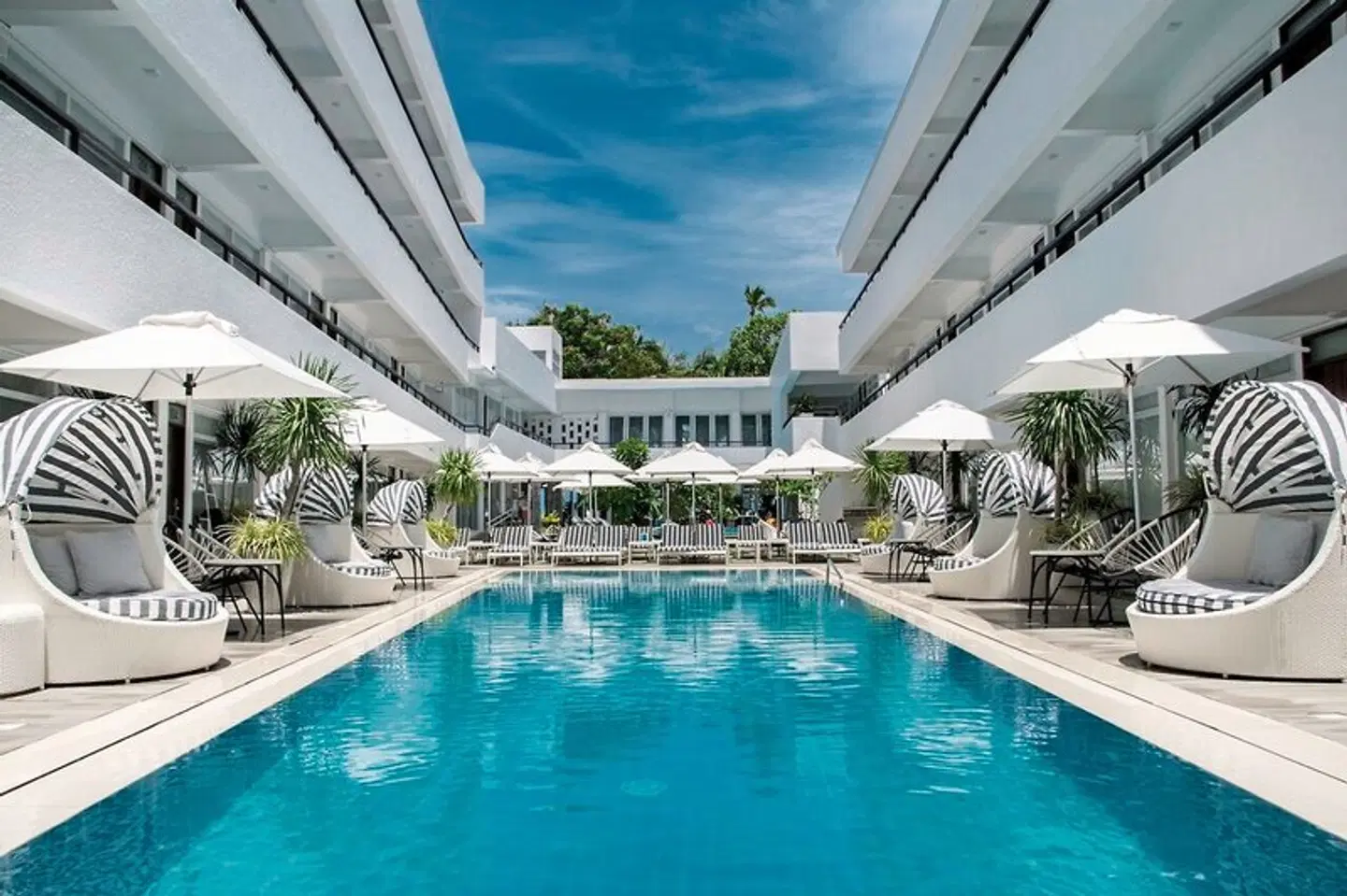 Coast OUTDOOR_POOL