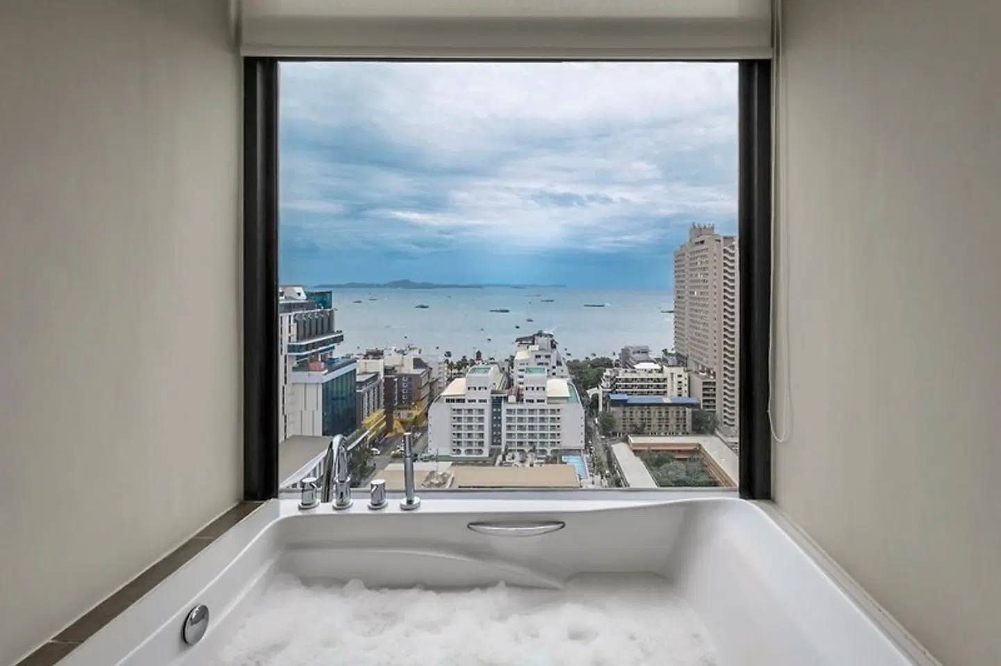 Siam@Siam Design Hotel Pattaya Badezimmer