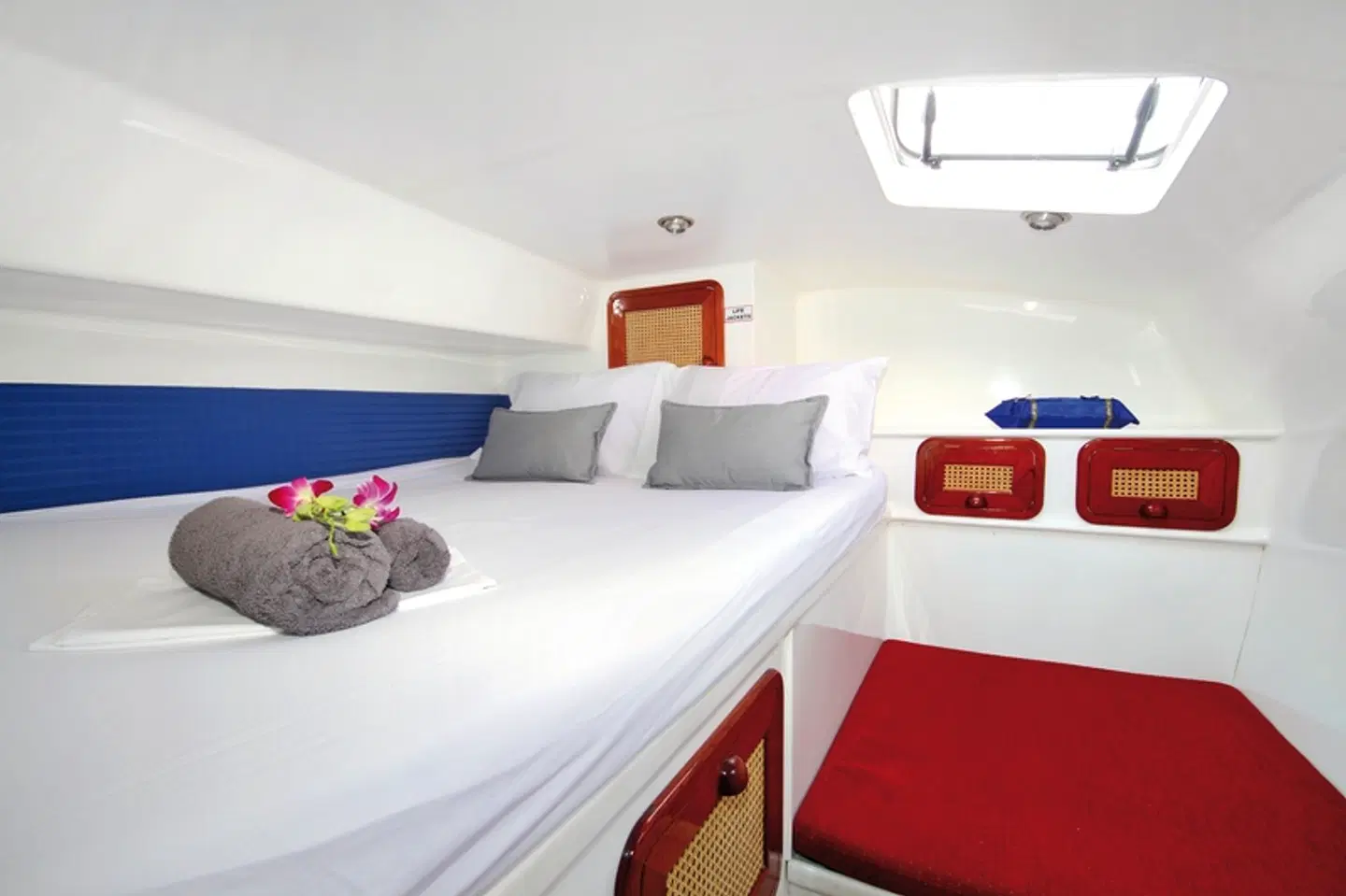 Katamaran Amadeus ROOM_EXAMPLE
