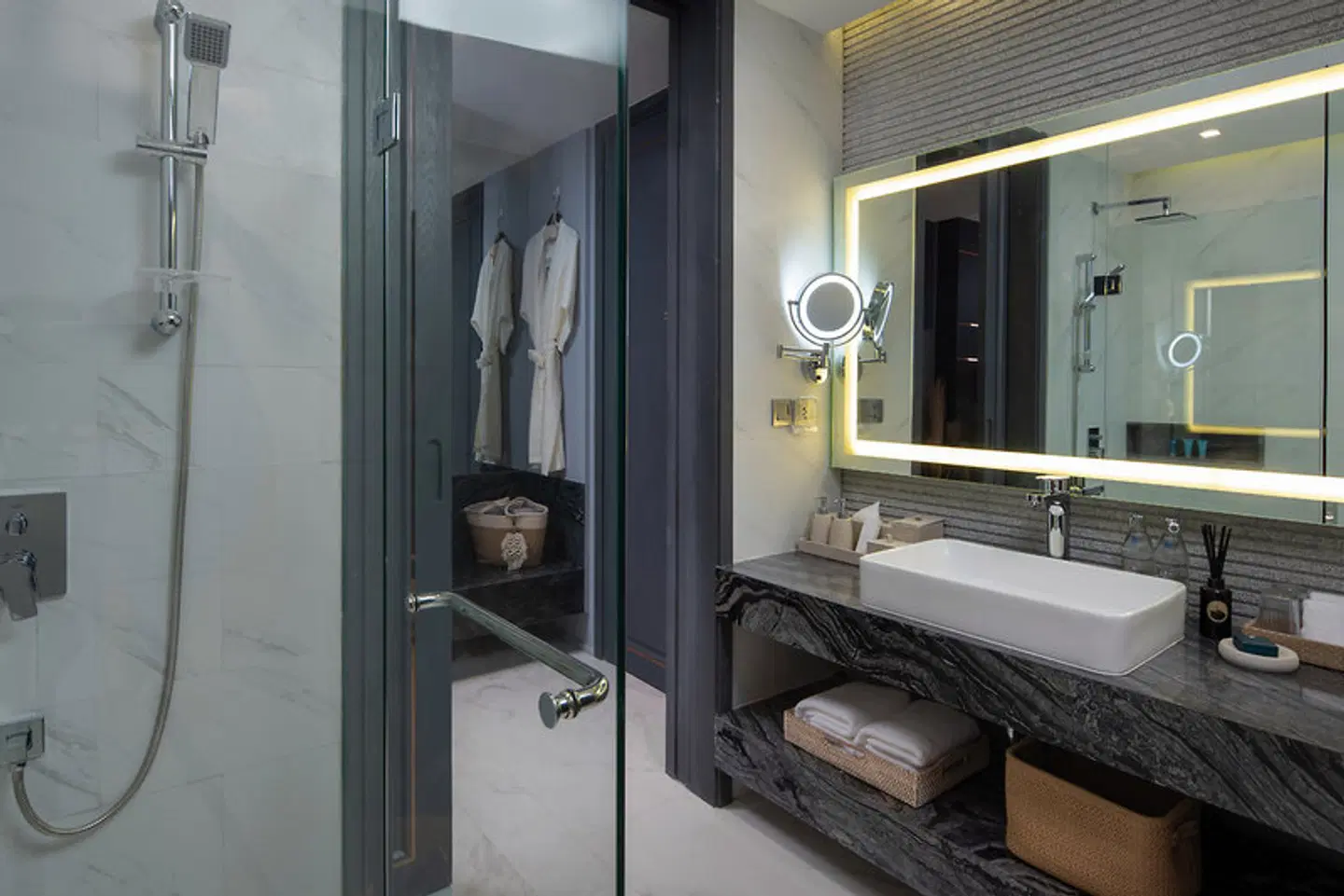 Wyndham Grand Nai Harn Beach Phuket Badezimmer