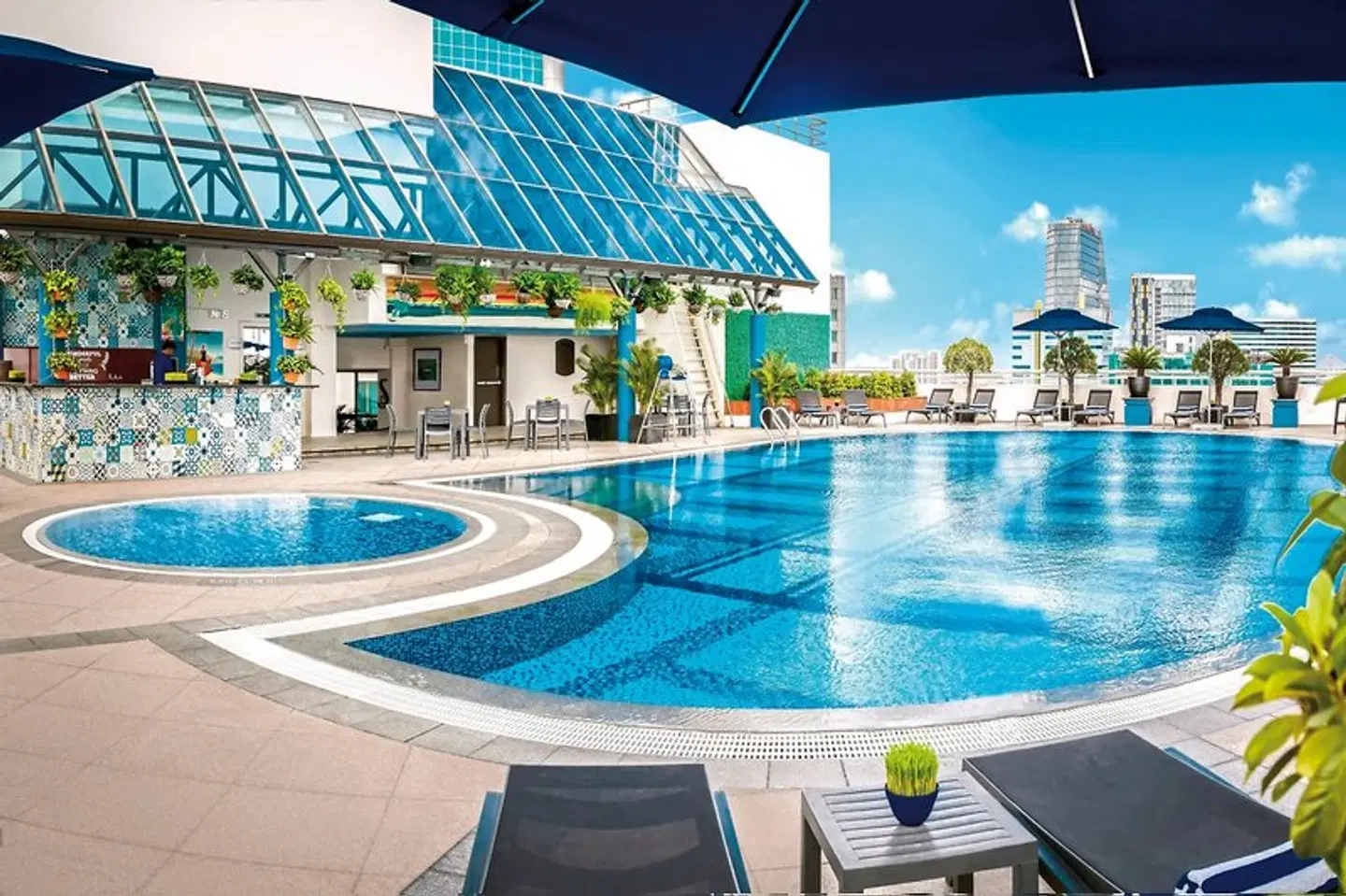 Sofitel Saigon Plaza OUTDOOR_POOL