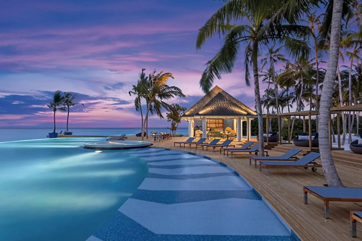 Avani+ Fares Maldives Resort Terrasse