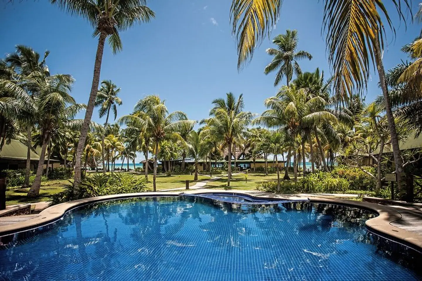 Paradise Sun Hotel OUTDOOR_POOL