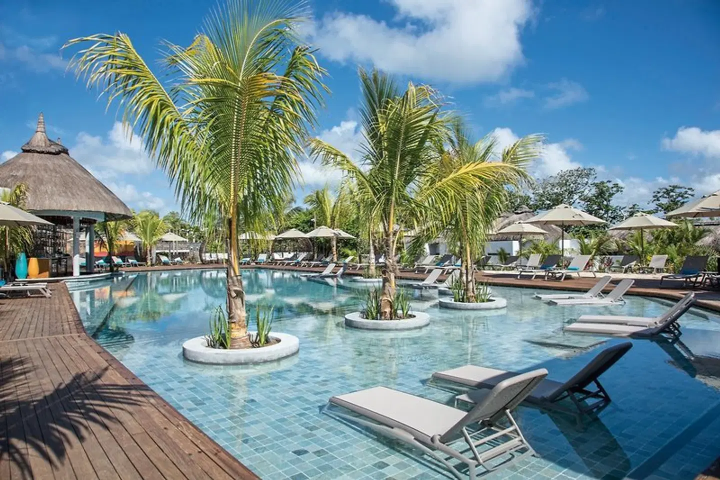 Constance Le Chaland OUTDOOR_POOL