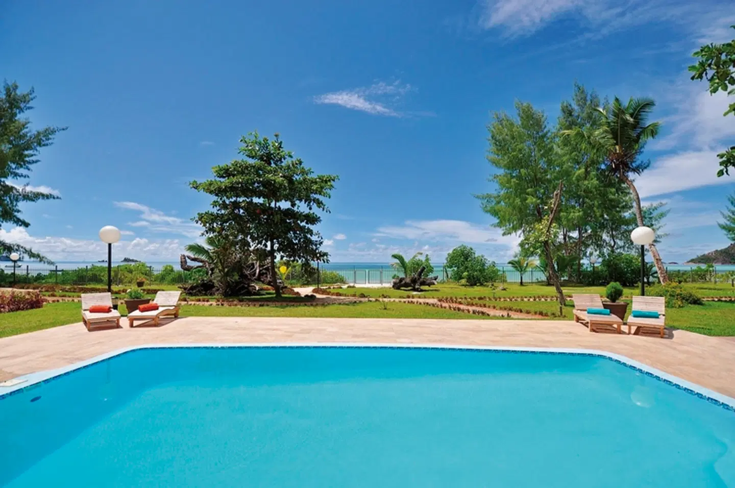 Cote d'Or Footprints OUTDOOR_POOL