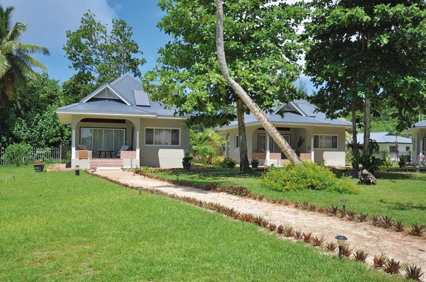 Cote d'Or Footprints EXTERIOR