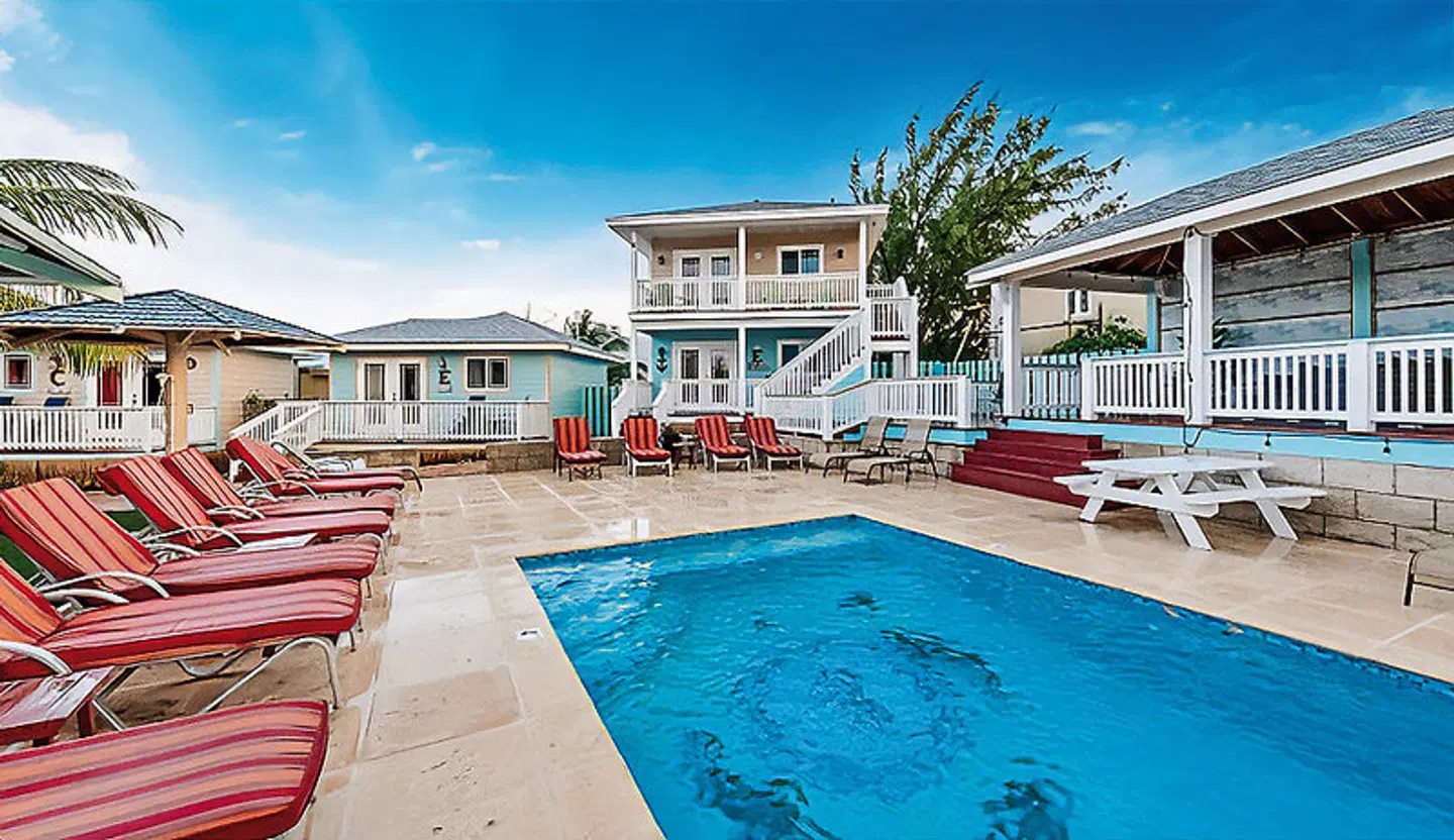 Embrace Resort OUTDOOR_POOL