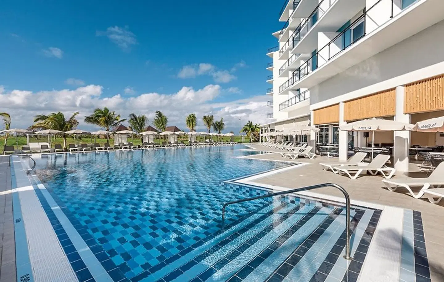 Meliá Internacional OUTDOOR_POOL