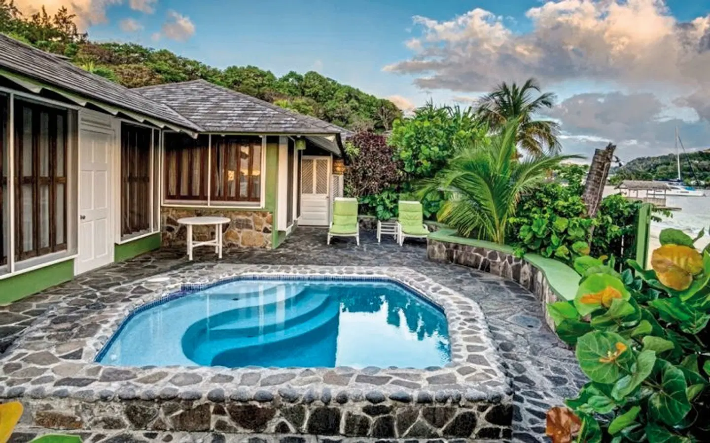 Young Island OUTDOOR_POOL