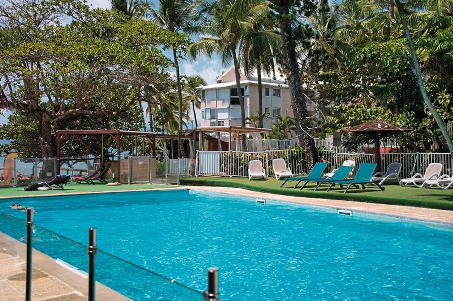 Auberge de la Vieille Tour OUTDOOR_POOL