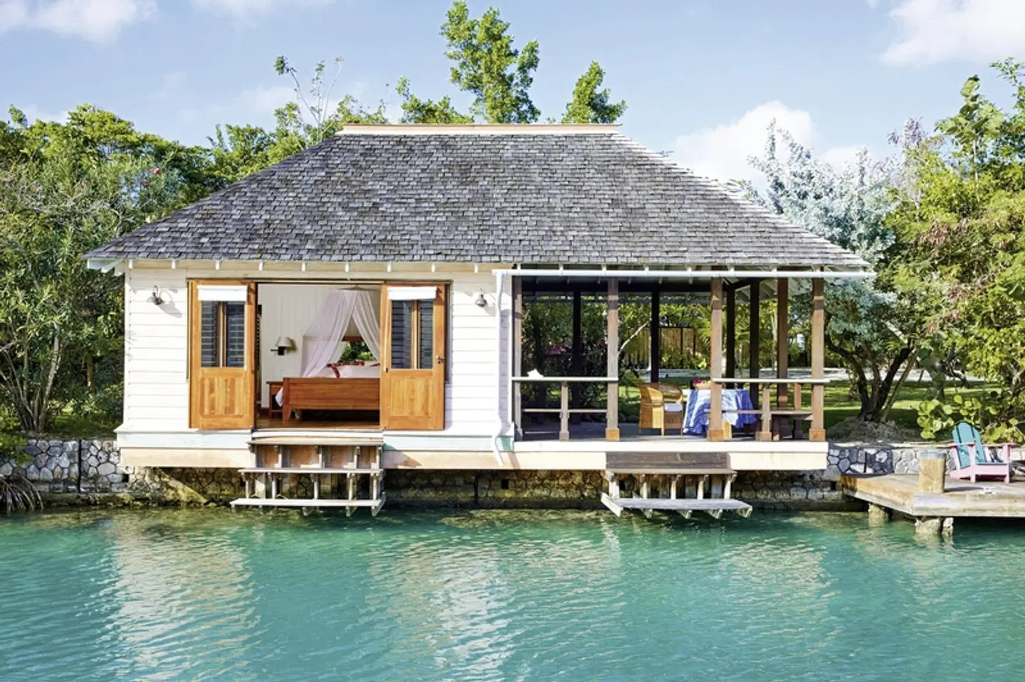 GoldenEye OUTDOOR_POOL