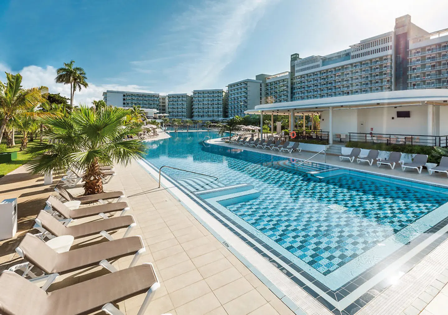 Meliá Internacional OUTDOOR_POOL