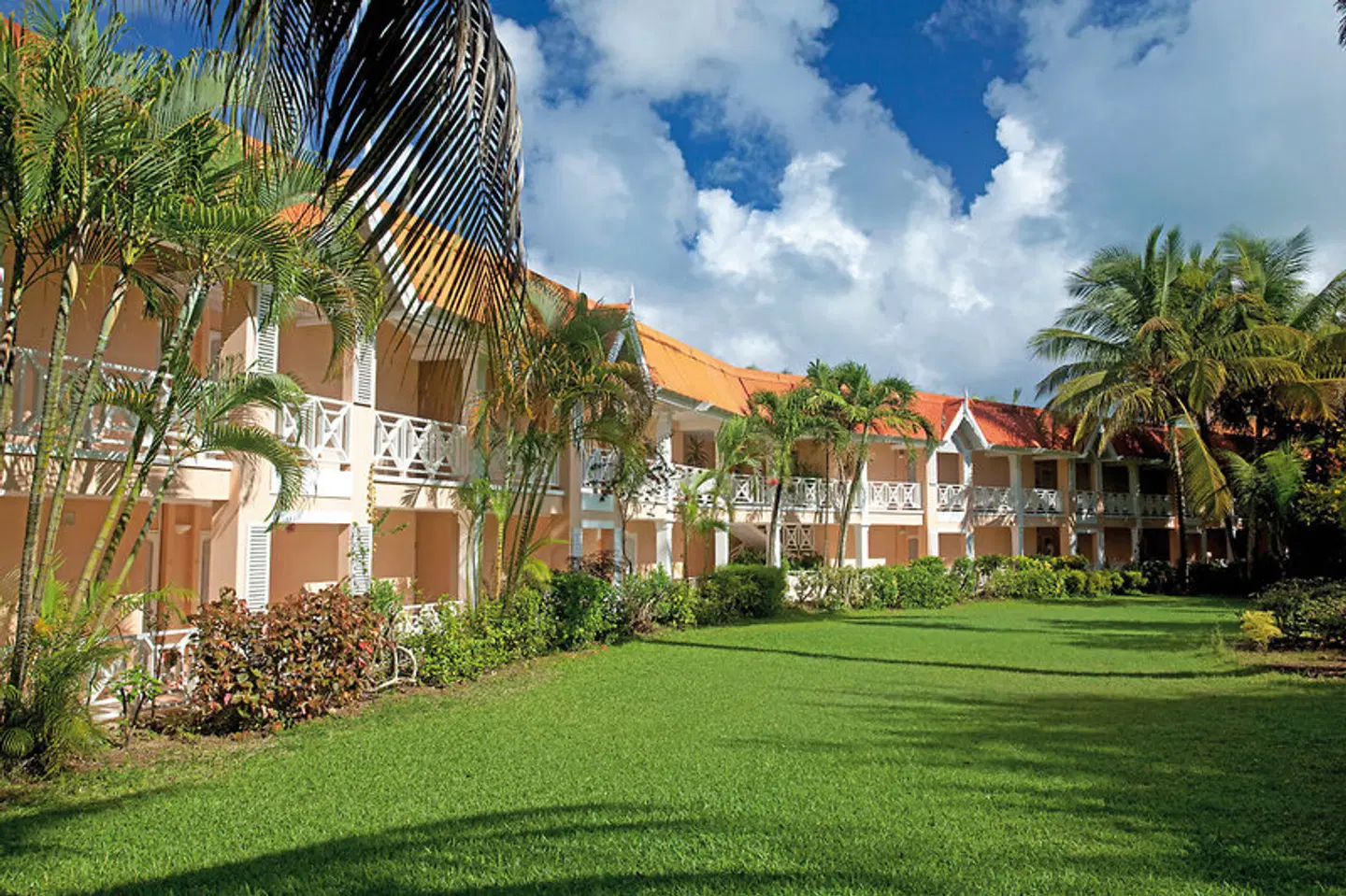 Coco Reef Resort & Spa EXTERIOR