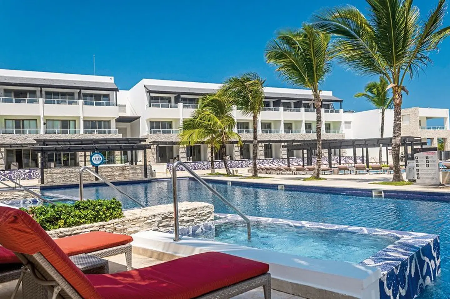 Royalton CHIC Punta Cana OUTDOOR_POOL