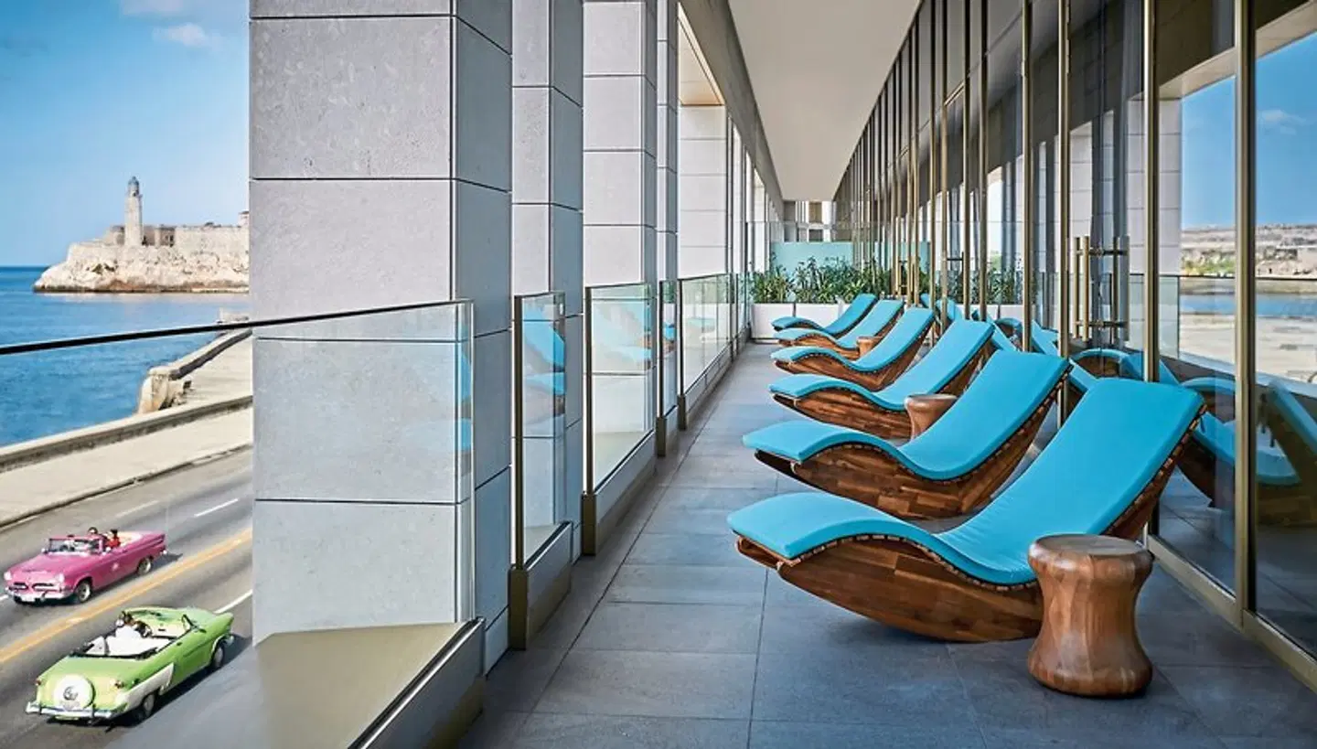 Hotel Habana Hallenbad