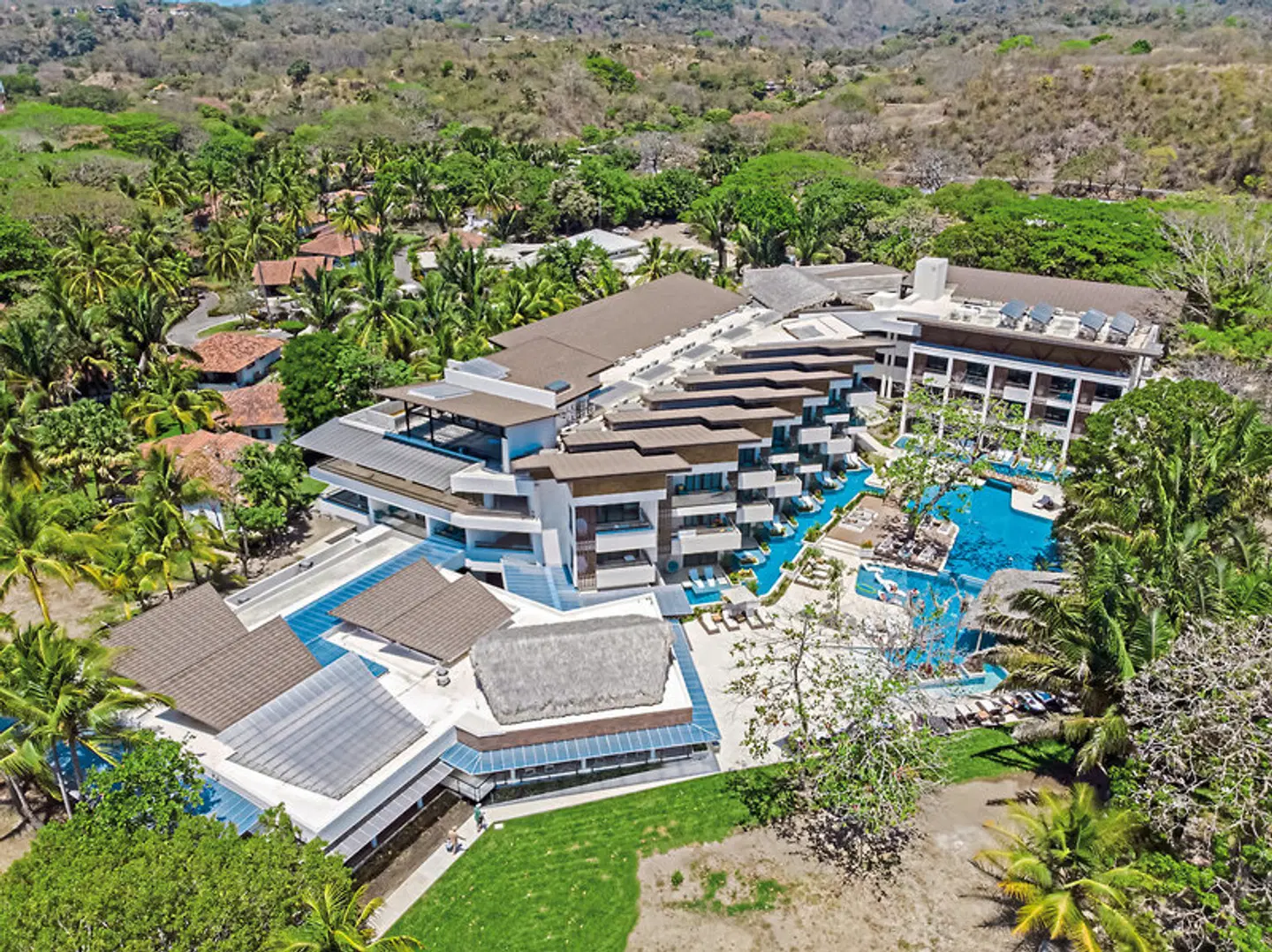 Azura Beach Resort EXTERIOR