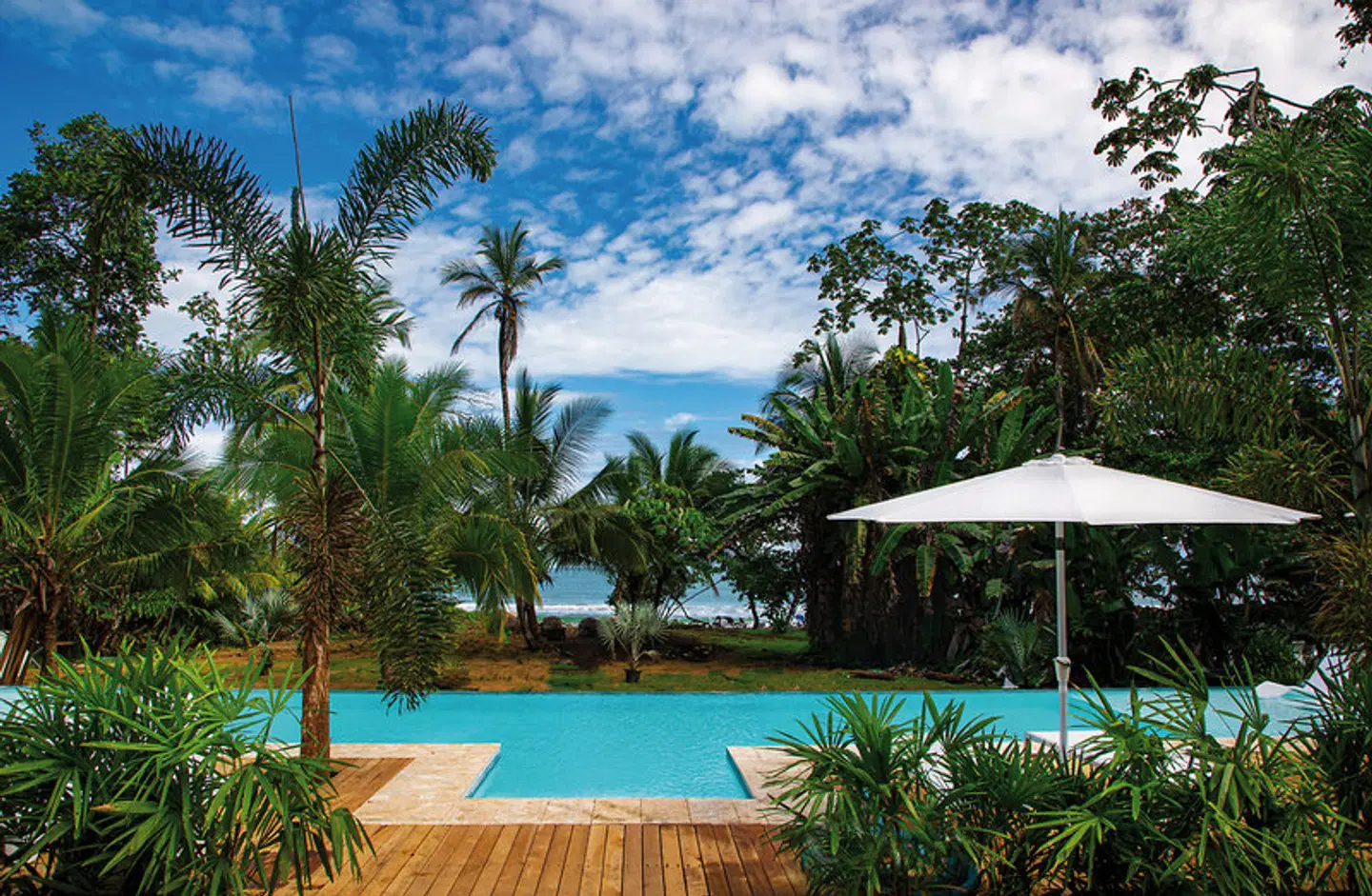 Le Caméléon Boutique Hotel OUTDOOR_POOL