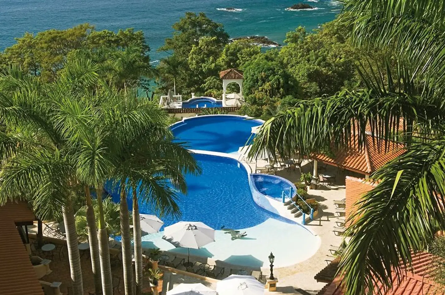 Parador Nature Resort & Spa OUTDOOR_POOL