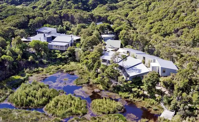 Awaroa Lodge Aussenansicht