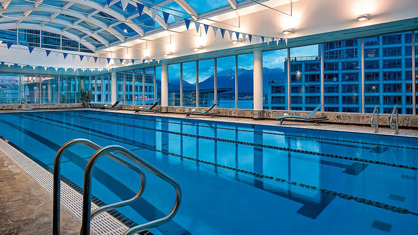 Auberge Vancouver Hotel Hallenbad