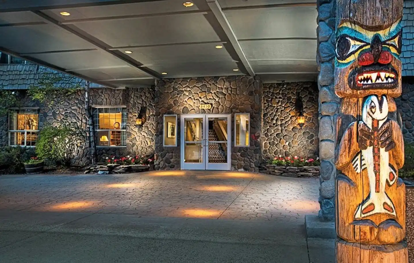 Coast Inn at Lake Hood Aussenansicht