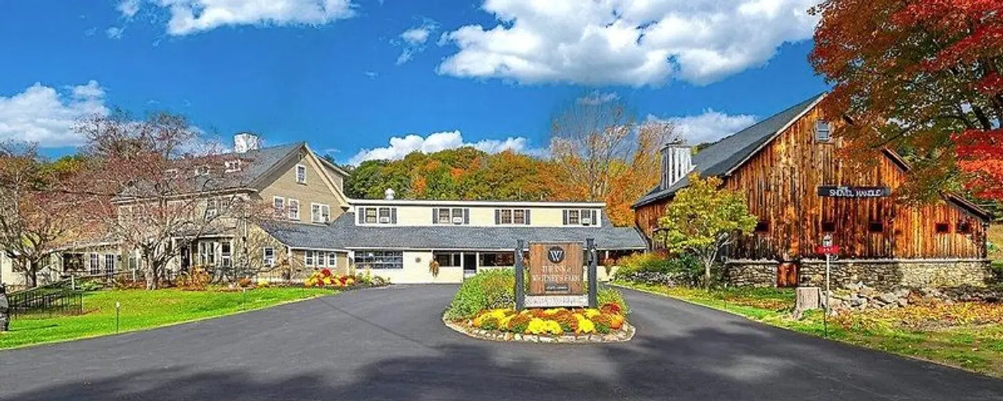 Whitney's Inn at Jackson EXTERIOR