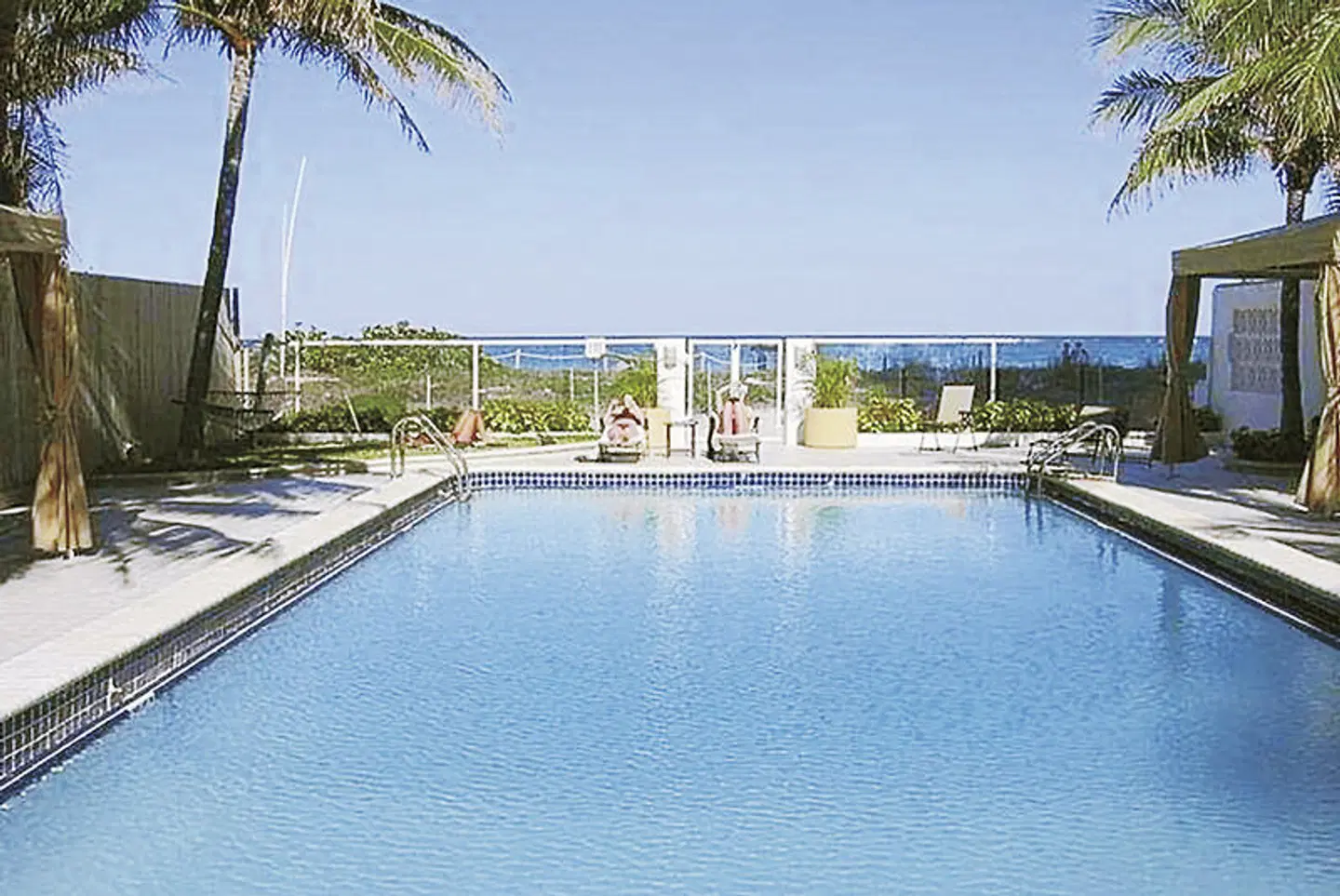 MB Hotel, Trademark Collection by Wyndham OUTDOOR_POOL