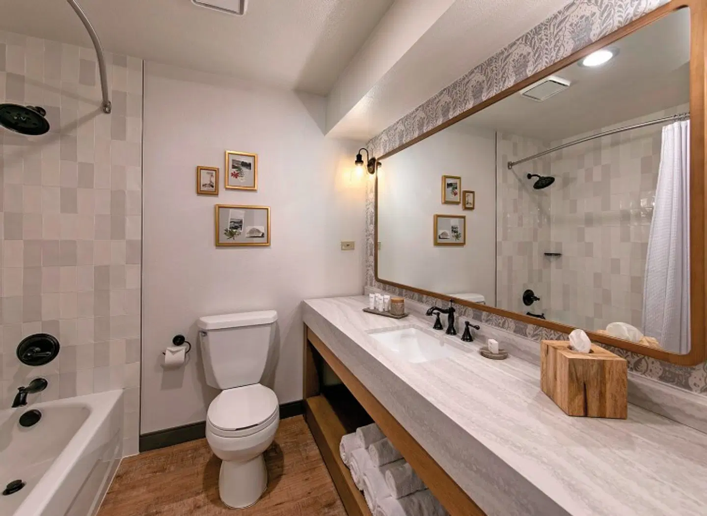 Fireside Inn on Moonstone Beach Badezimmer