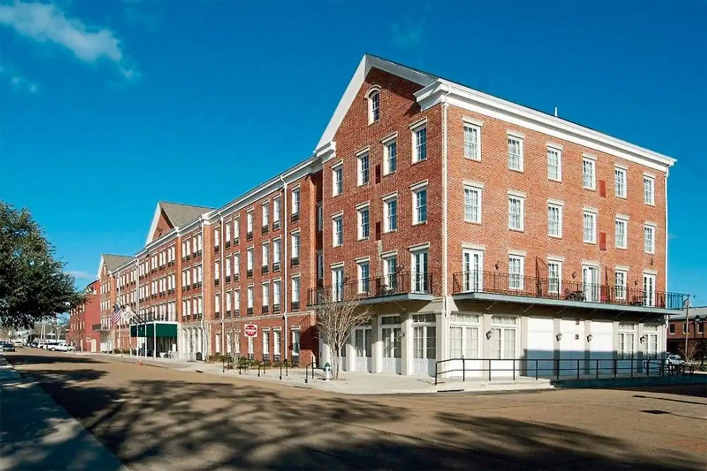 Natchez Grand Hotel on the River Aussenansicht