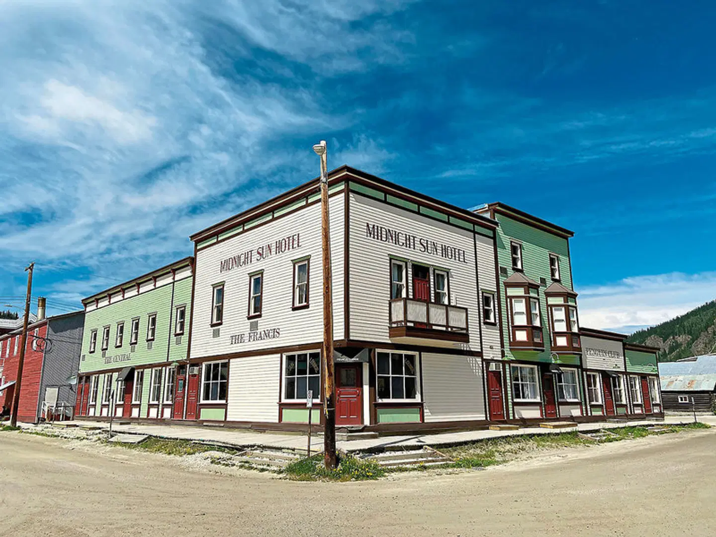 Midnight Sun Hotel EXTERIOR