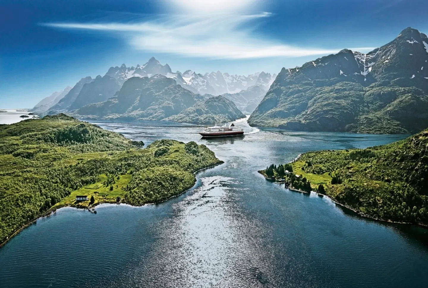 ADAC Special Hurtigruten: Mit MS Finnmarken auf den Spuren der Postschiffroute LANDSCAPE