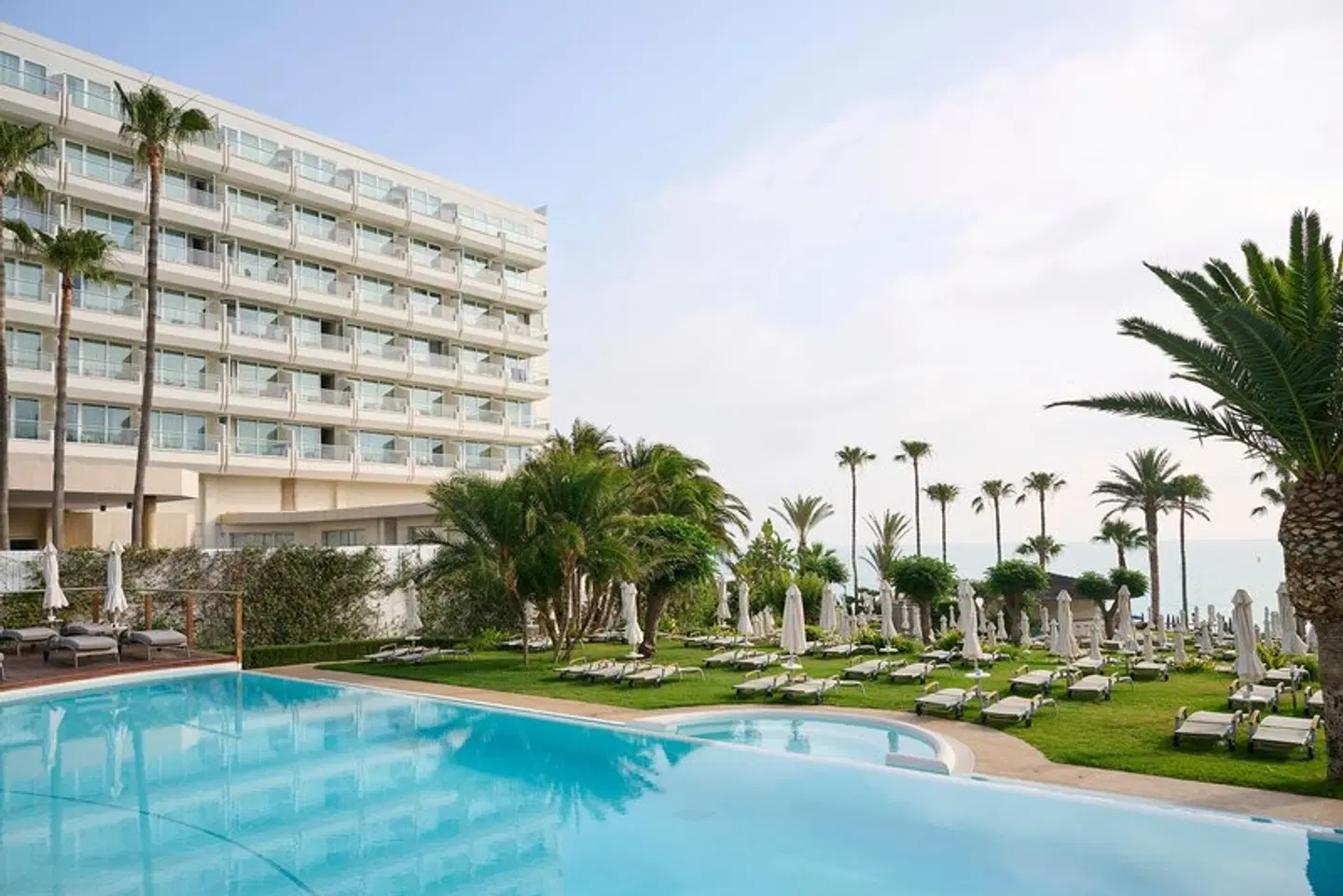 Sunrise Beach Hotel OUTDOOR_POOL