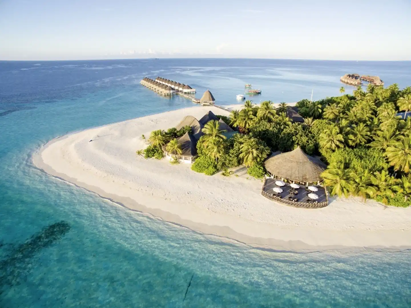 Angaga Island Resort & Spa BEACH