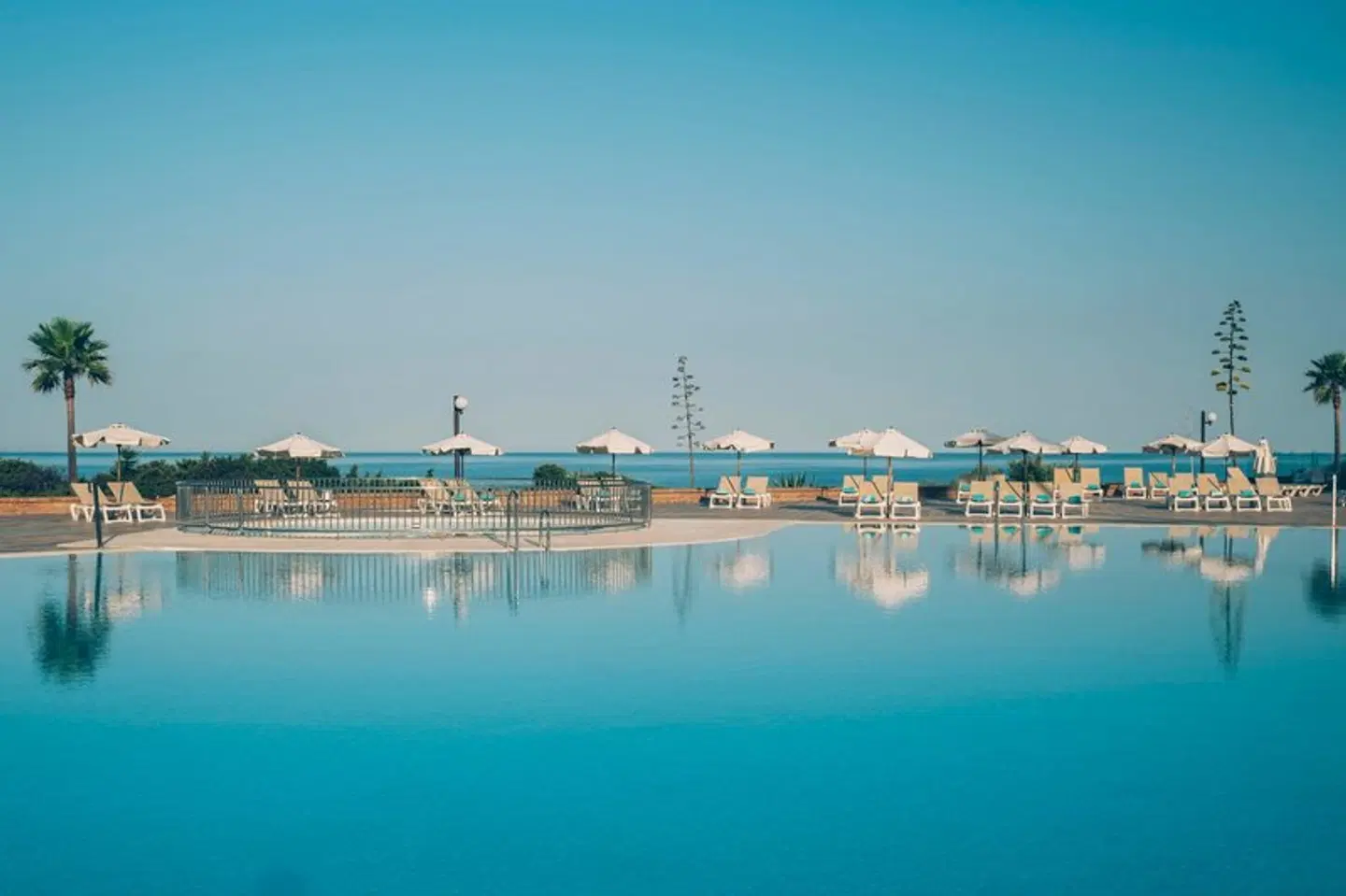 Iberostar Waves Royal Andalus OUTDOOR_POOL