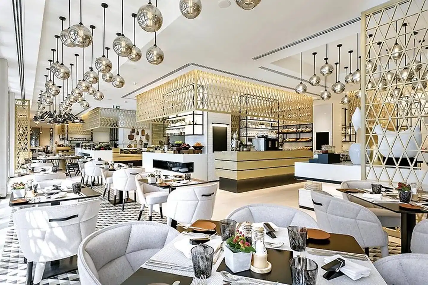 Al Bandar Rotana Bar